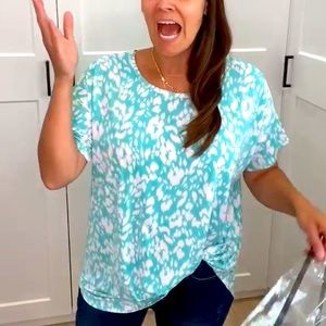 💕NWT Teal Cheetah Top